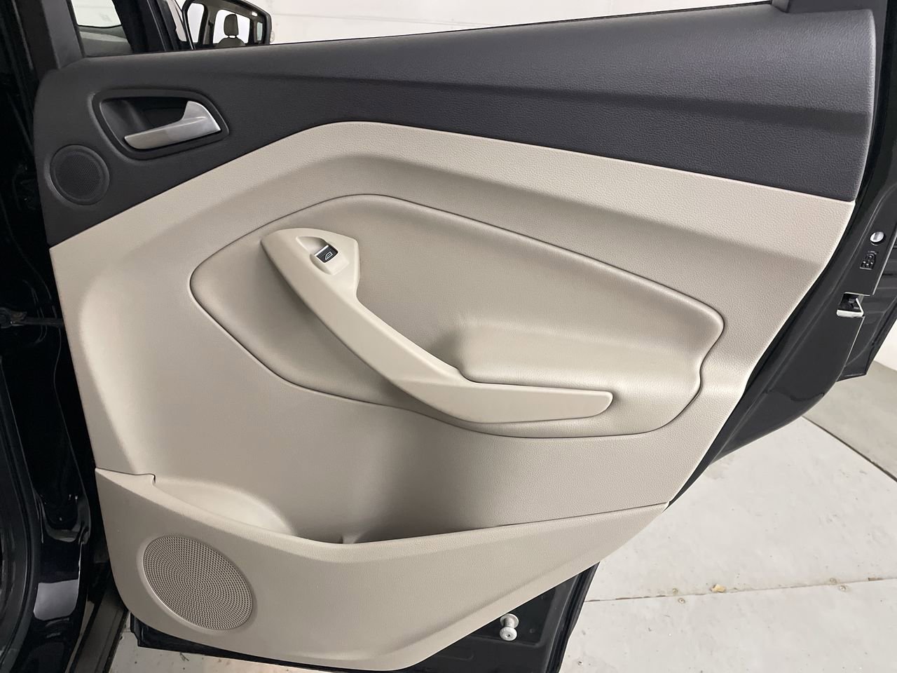 Used 2019 Ford Escape Titanium image 24