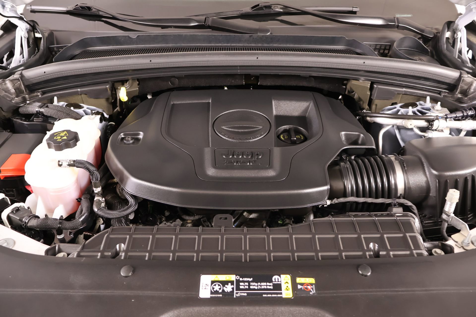 Used 2025 Jeep Grand Cherokee L Laredo RWD image 20