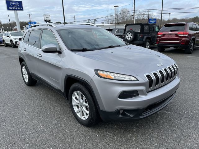 Used 2017 Jeep Cherokee Latitude w/ Cold Weather Group image 11