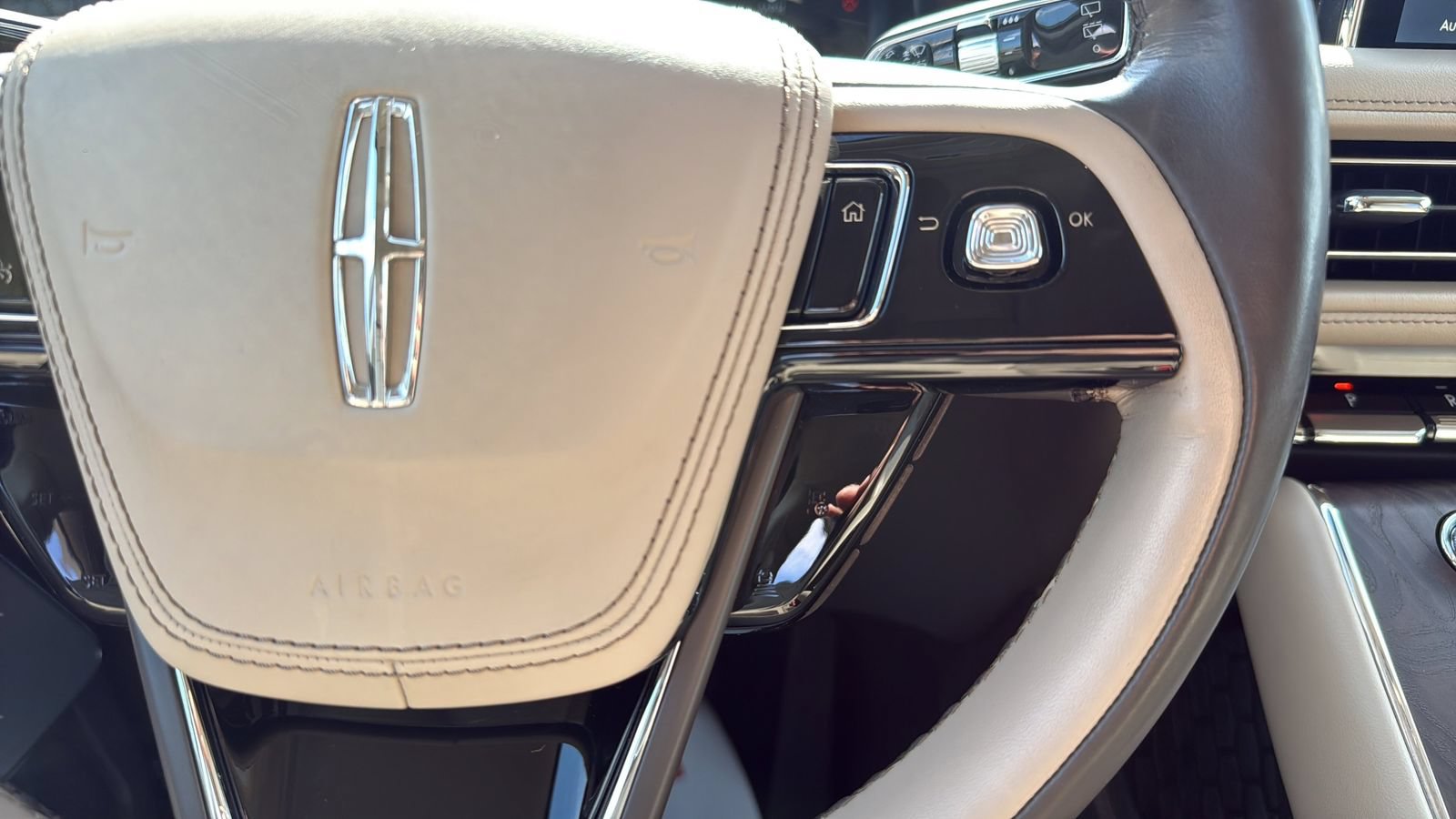 Used 2021 Lincoln Aviator Reserve w/ Equipment Group 202A AWD/4WD image 15