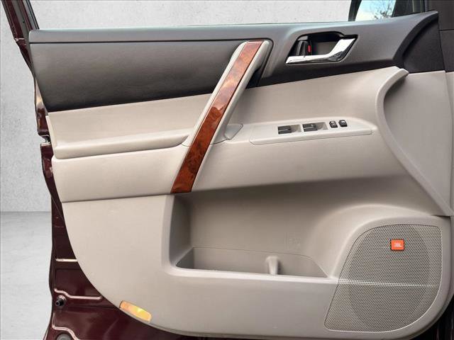 Used 2013 Toyota Highlander Limited image 10