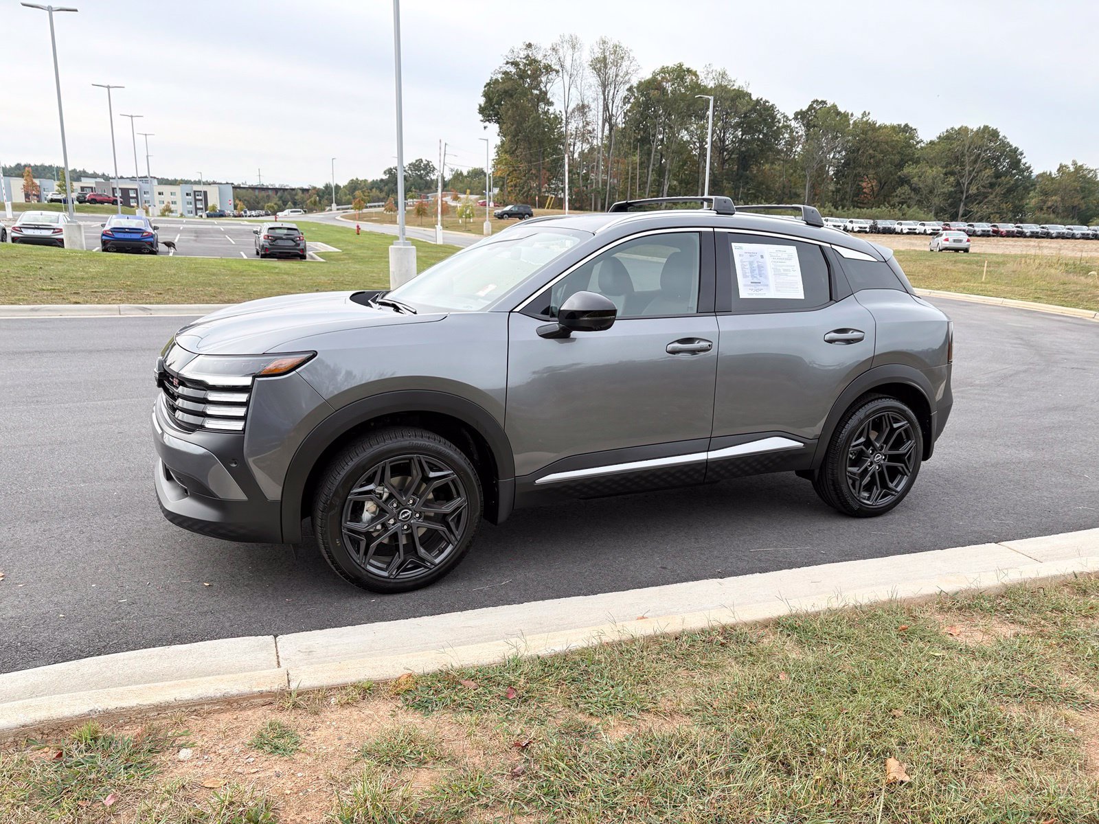 Used 2026 Nissan Kicks SR w/ Cold Weather Package AWD/4WD image 4