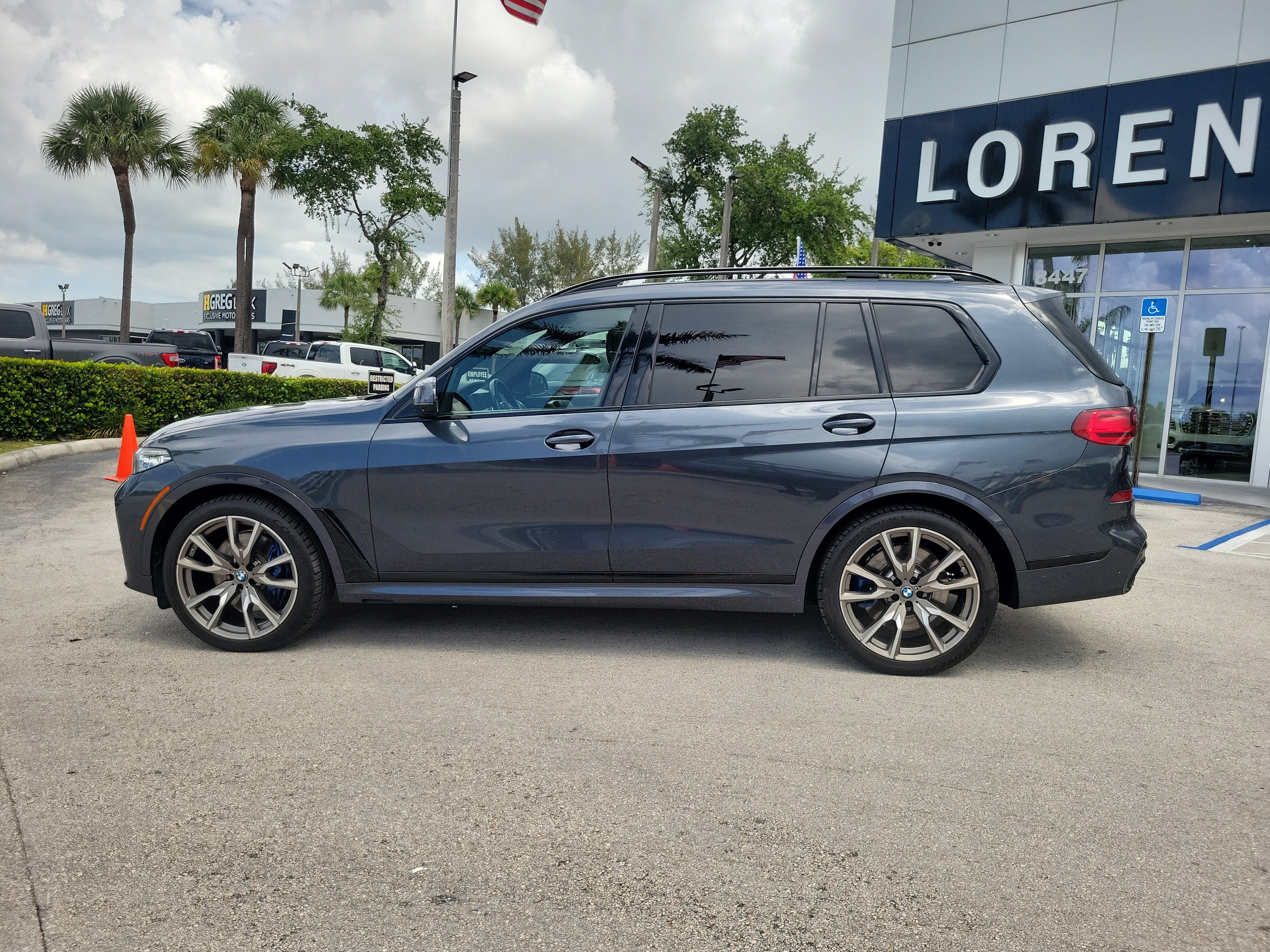 Used 2022 BMW X7 M50i w/ Dynamic Handling Package AWD/4WD image 8