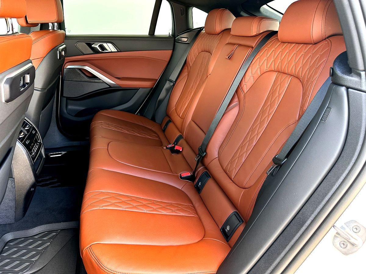 New 2026 BMW X6 xDrive40i w/ Climate Comfort Package image 17
