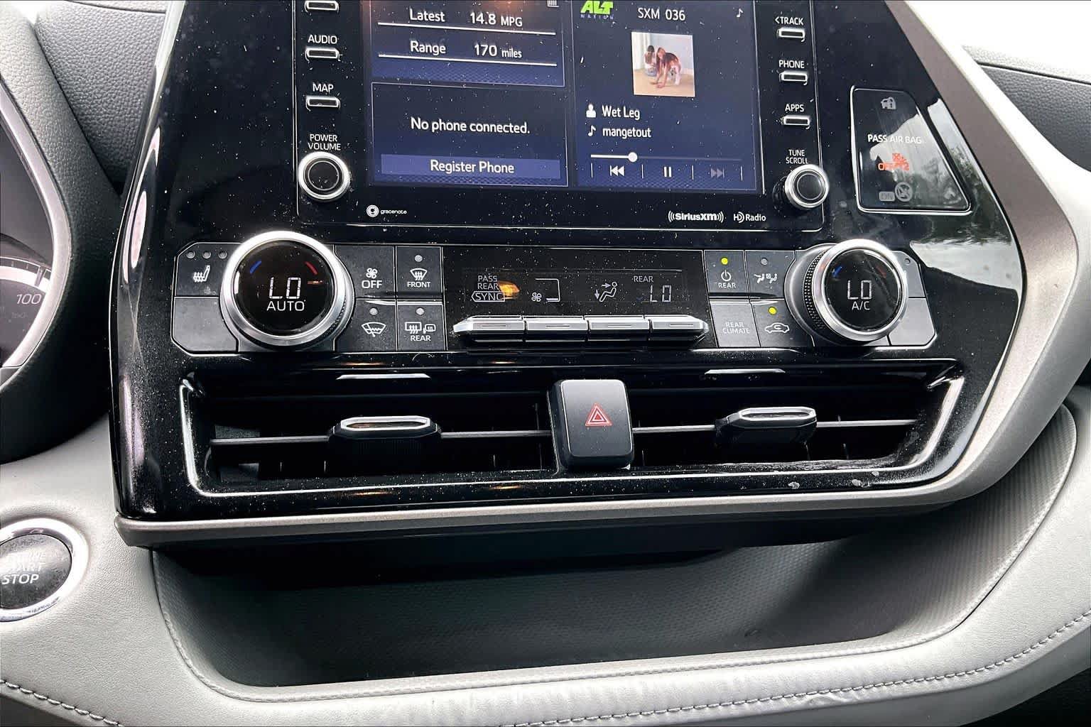 Used 2022 Toyota Highlander XLE AWD/4WD image 34