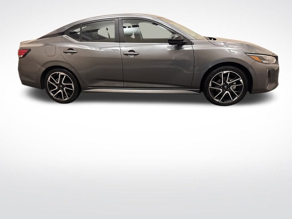 Used 2025 Nissan Sentra SR image 4