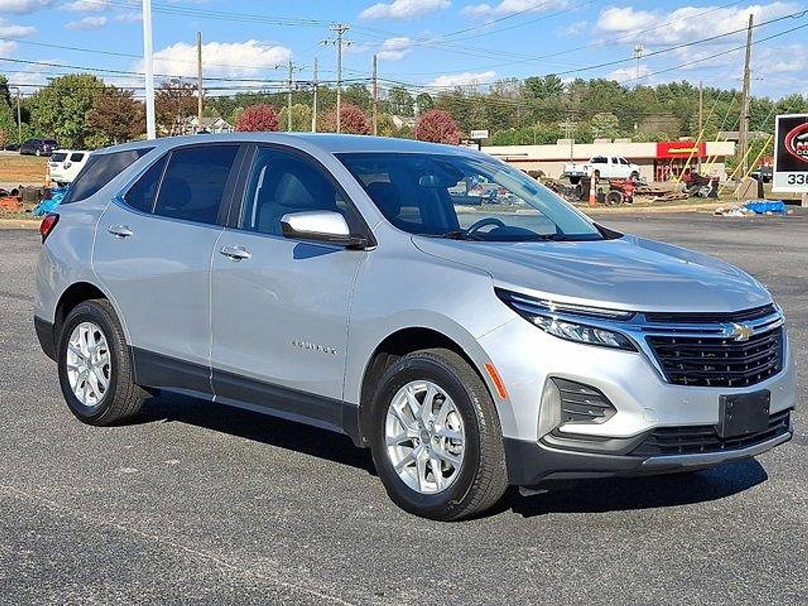 Used 2022 Chevrolet Equinox LT image 1