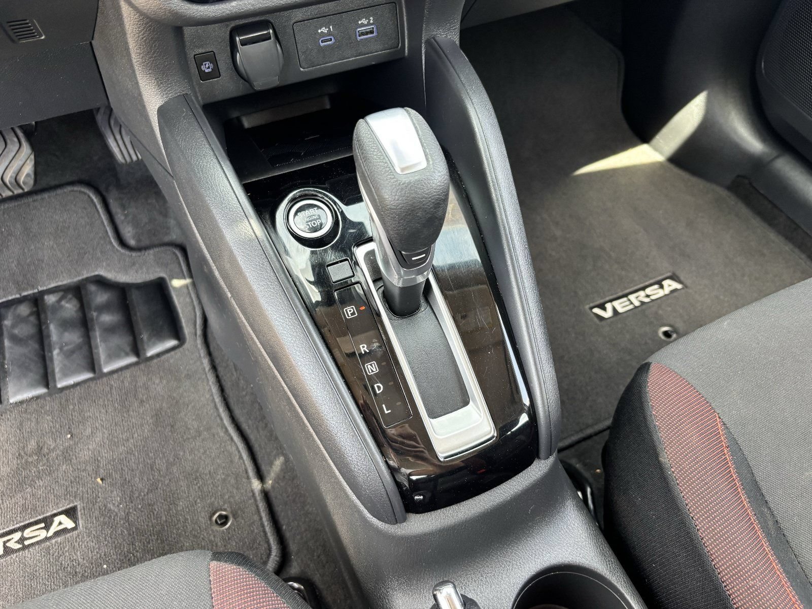 Used 2025 Nissan Versa SR FWD image 25