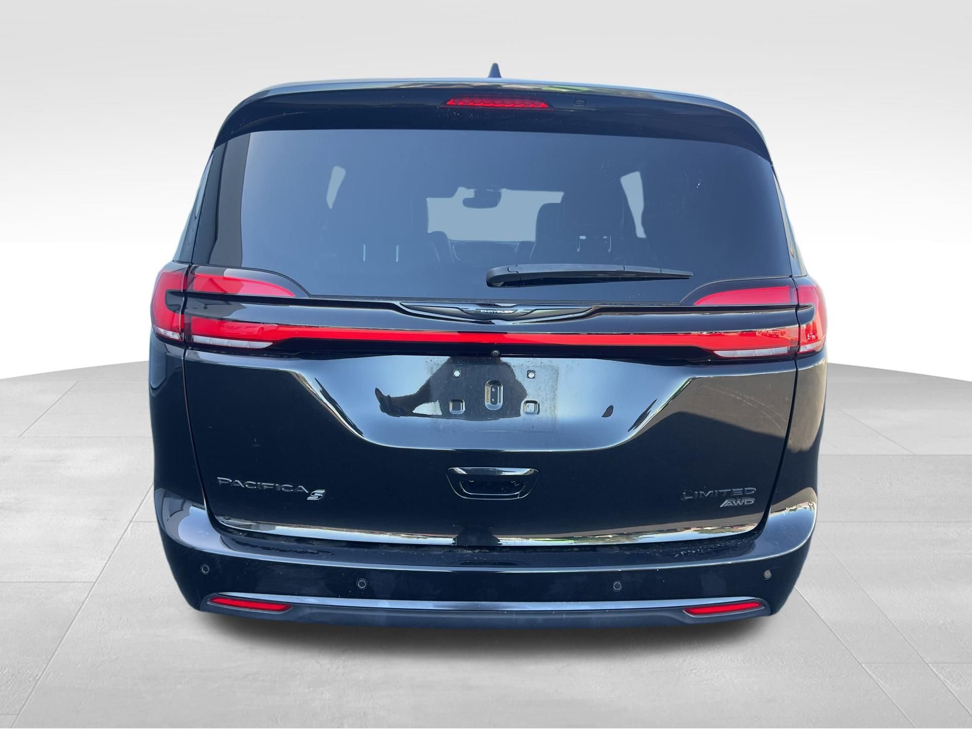 Used 2023 Chrysler Pacifica Limited w/ Uconnect Theater Family Group AWD/4WD image 6