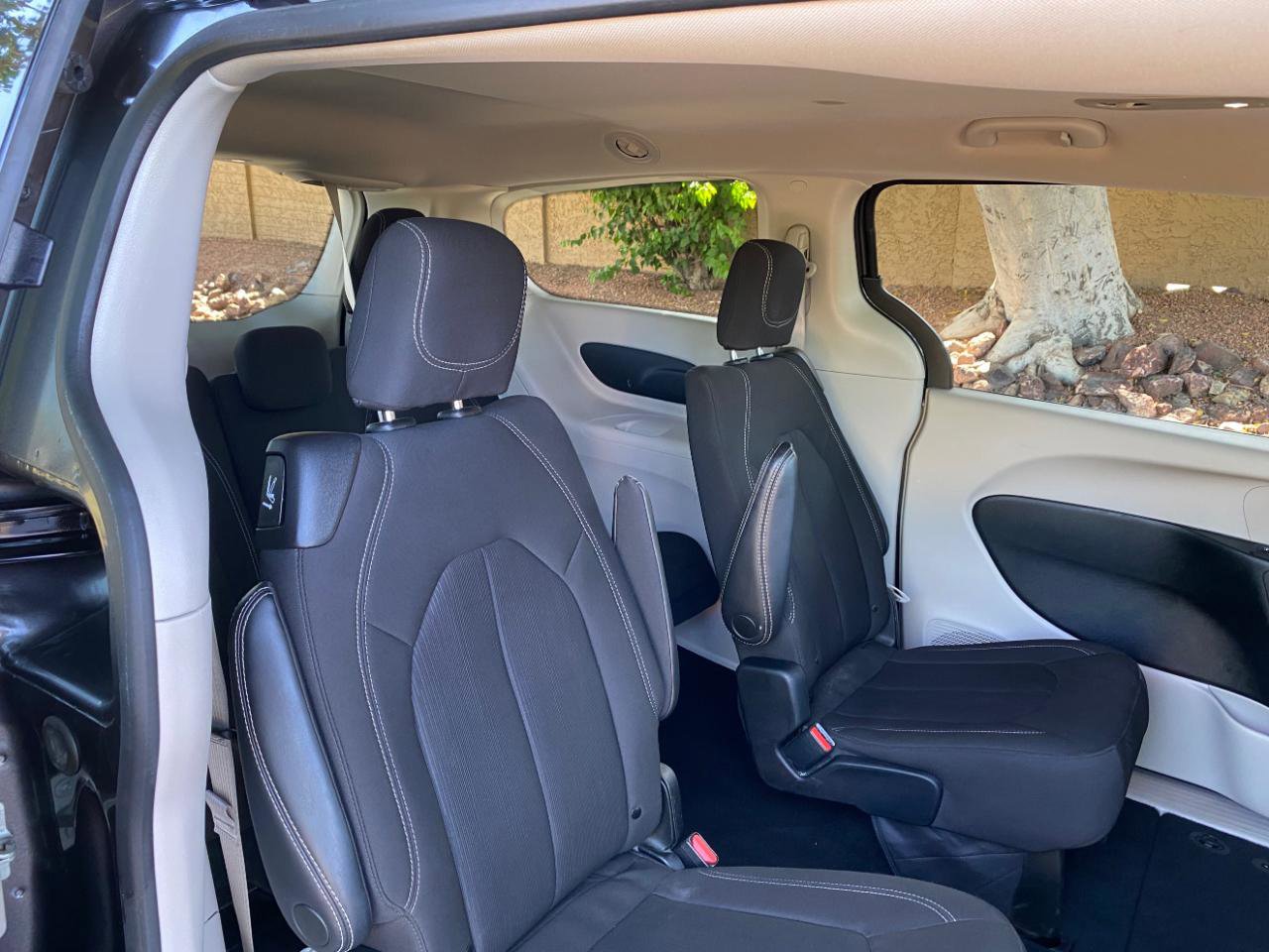 Used 2023 Chrysler Voyager LX FWD image 43