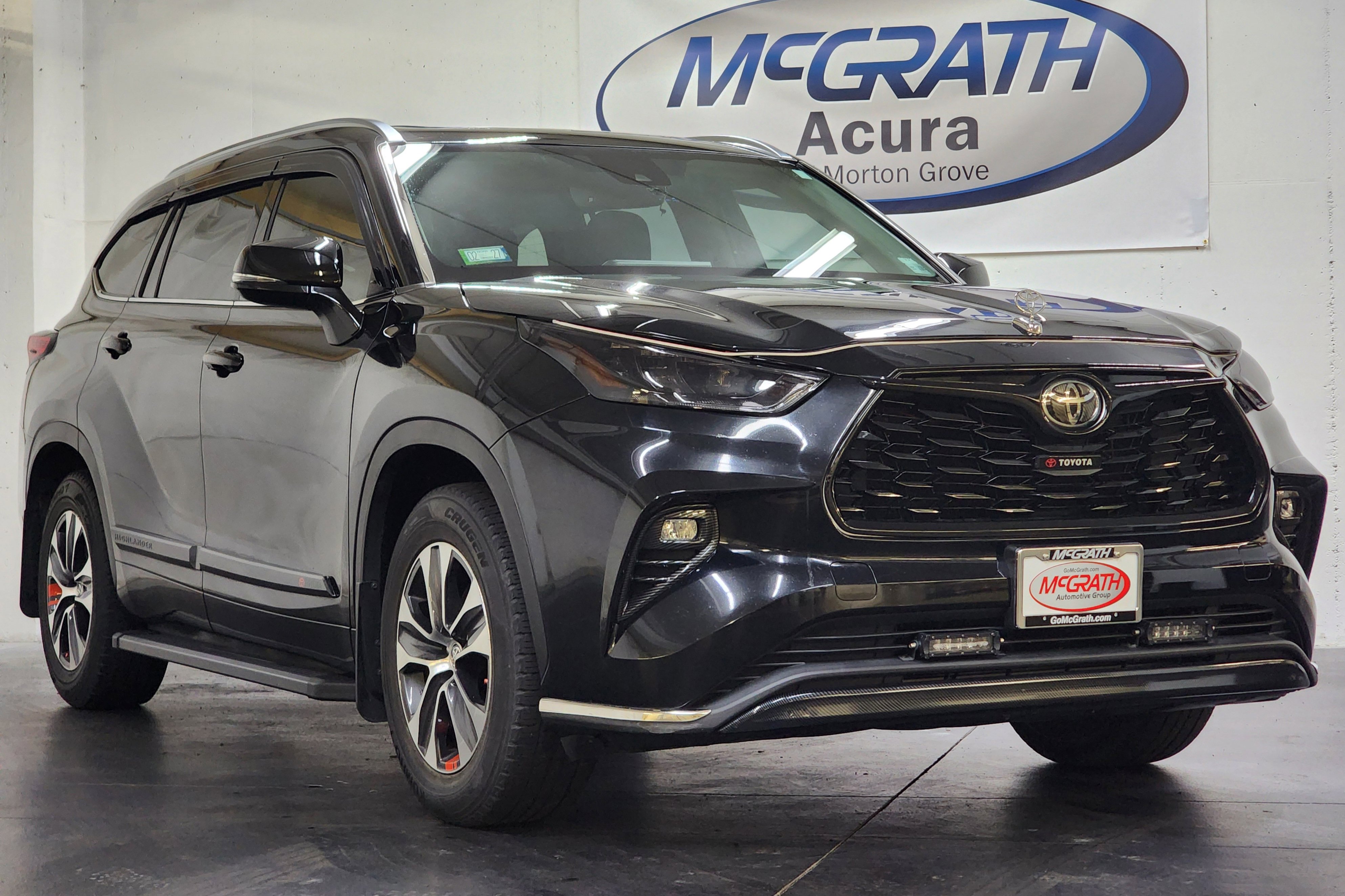 Used 2020 Toyota Highlander XLE FWD image 2