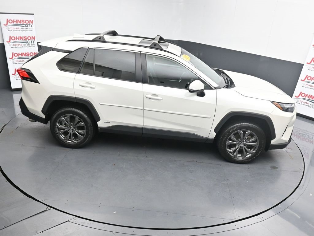 Used 2022 Toyota RAV4 XLE Premium image 17