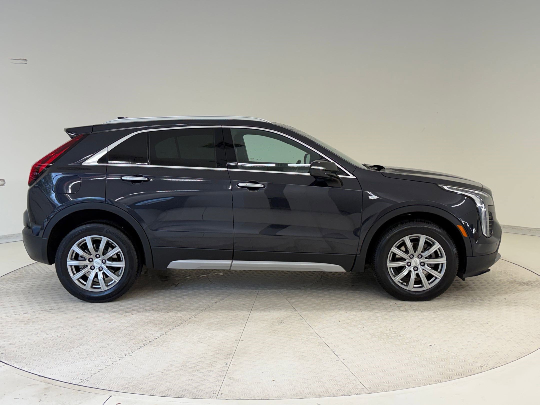 Used 2023 Cadillac XT4 Premium Luxury image 8