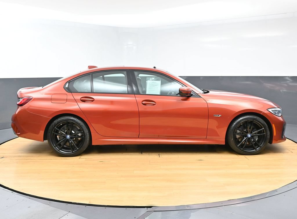 Used 2022 BMW 330e w/ M Sport Package RWD image 8