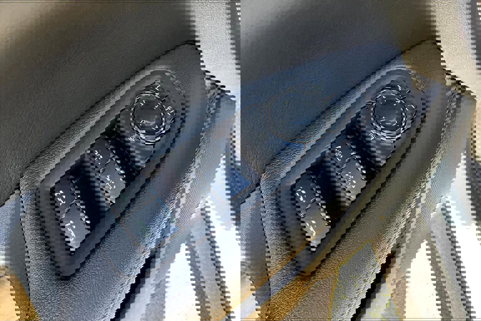 Used 2025 Cadillac XT5 Luxury w/ LPO, Floor Liner Package image 34