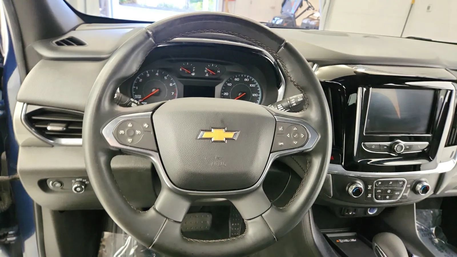 Used 2023 Chevrolet Traverse LT image 34