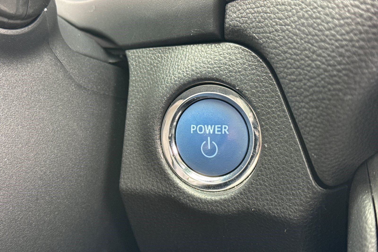 Used 2022 Toyota RAV4 XLE Premium AWD/4WD image 16