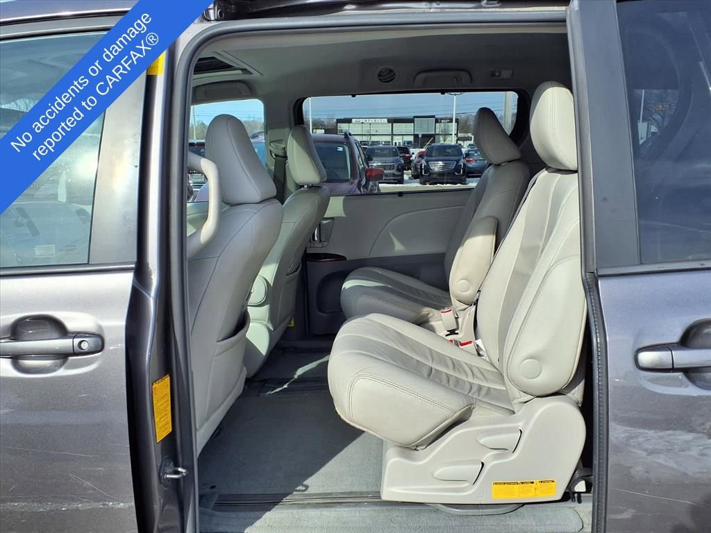 Used 2014 Toyota Sienna L image 12