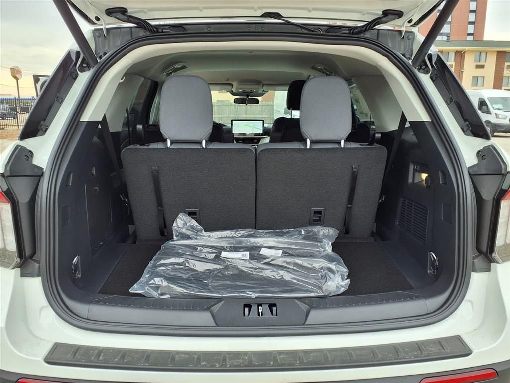 New 2026 Ford Explorer Active RWD image 21