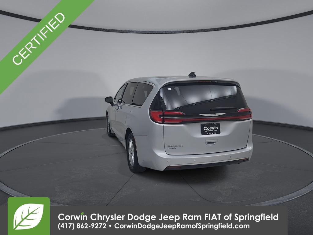 Certified 2023 Chrysler Pacifica Touring-L image 12