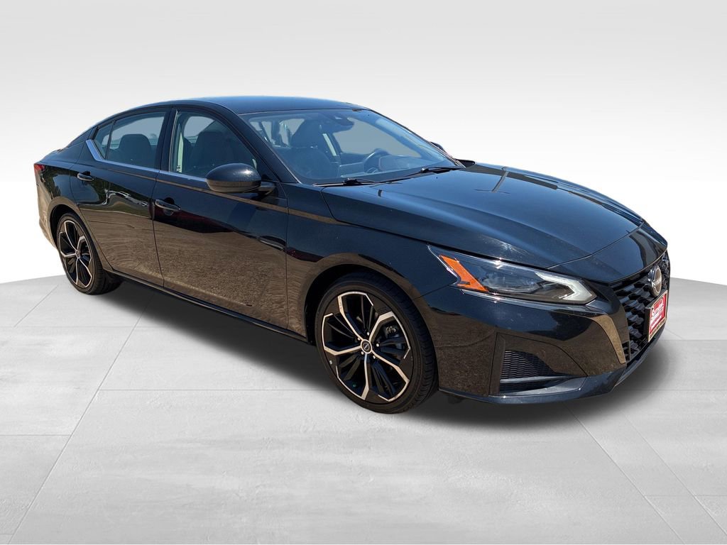 Used 2024 Nissan Altima 2.5 SR FWD image 8