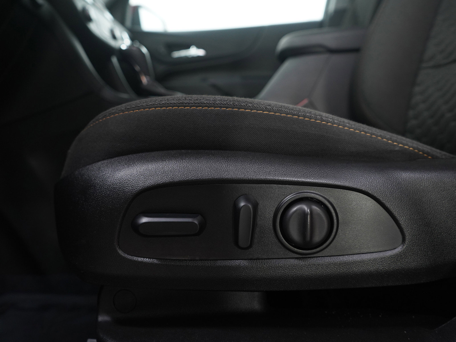 Used 2018 Chevrolet Equinox LT w/ Sun & Infotainment Package image 23