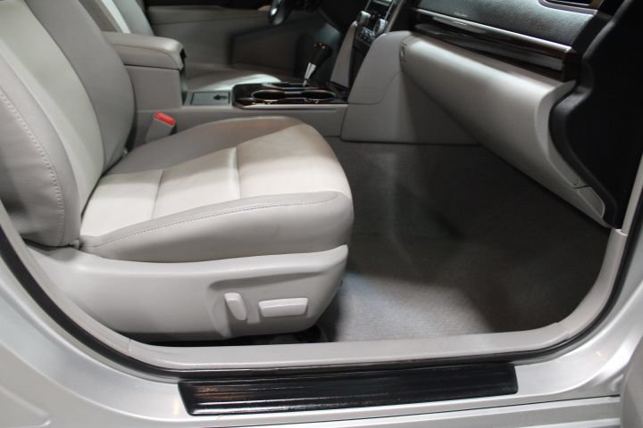 Used 2013 Toyota Camry XLE w/ Leather Pkg FWD image 23