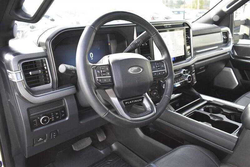 Used 2025 Ford F350 Platinum w/ FX4 Off-Road Package image 14