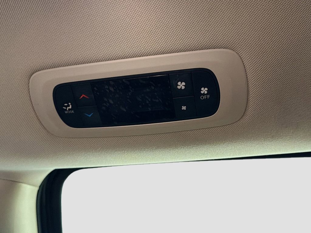 Used 2023 Chrysler Voyager LX image 23