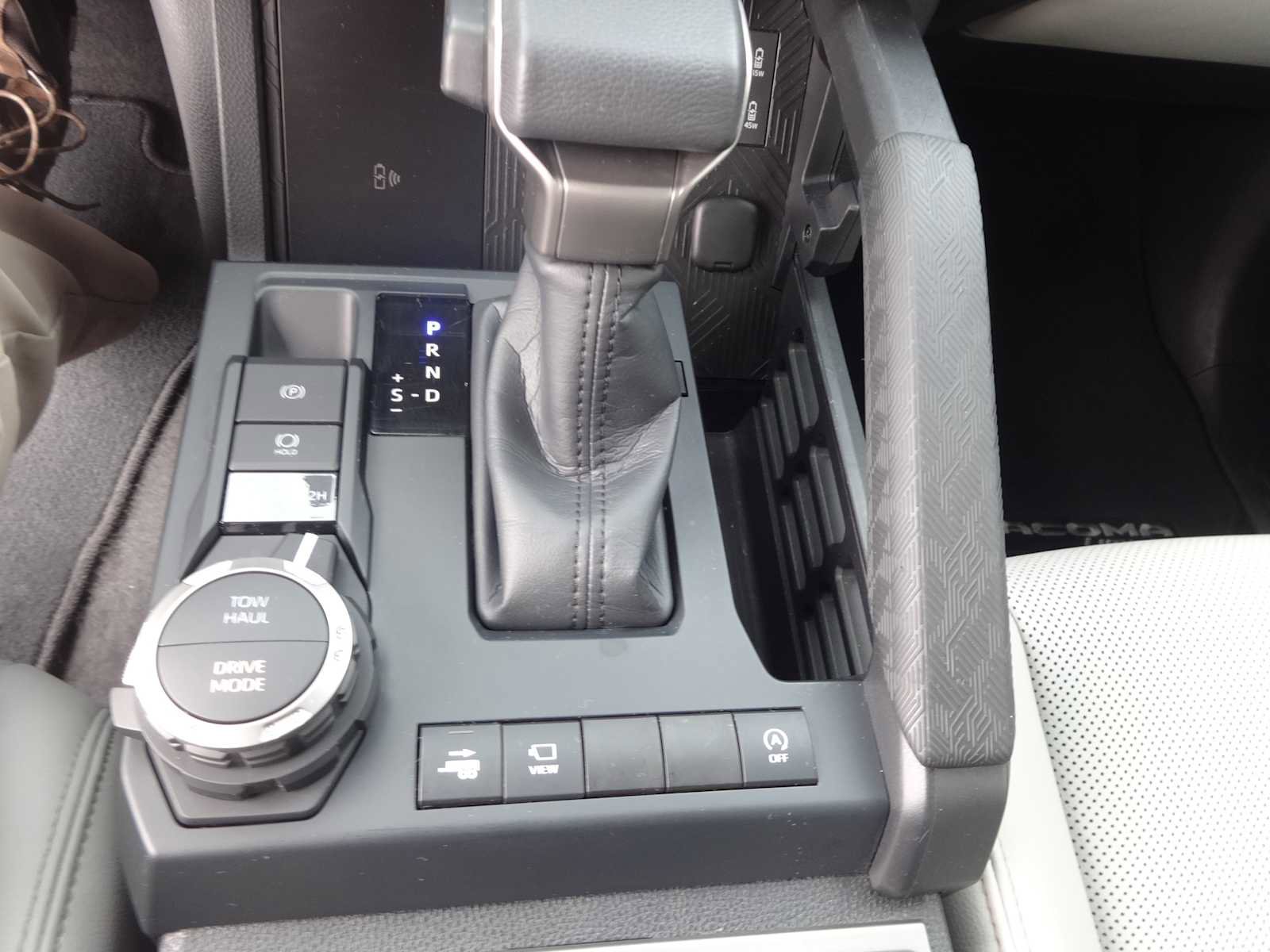 Used 2024 Toyota Tacoma Limited w/ Limited Package (LT) image 20