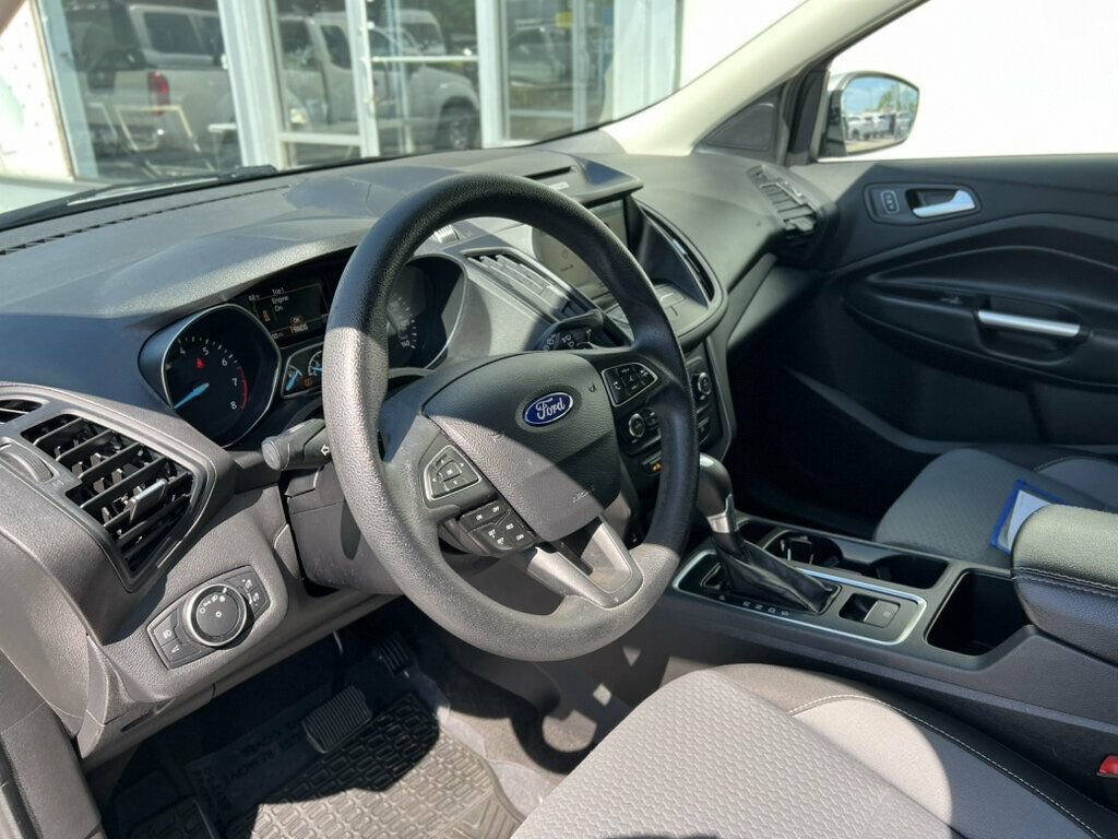 Used 2017 Ford Escape SE w/ Equipment Group 201A FWD image 13