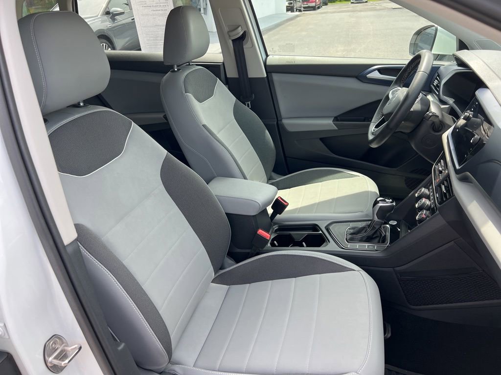 Certified 2023 Volkswagen Taos SE FWD image 24
