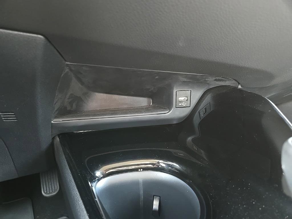 Used 2022 Toyota C-HR XLE image 31