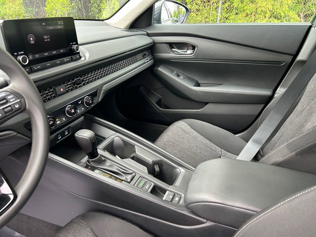 Used 2025 Honda Accord LX image 29