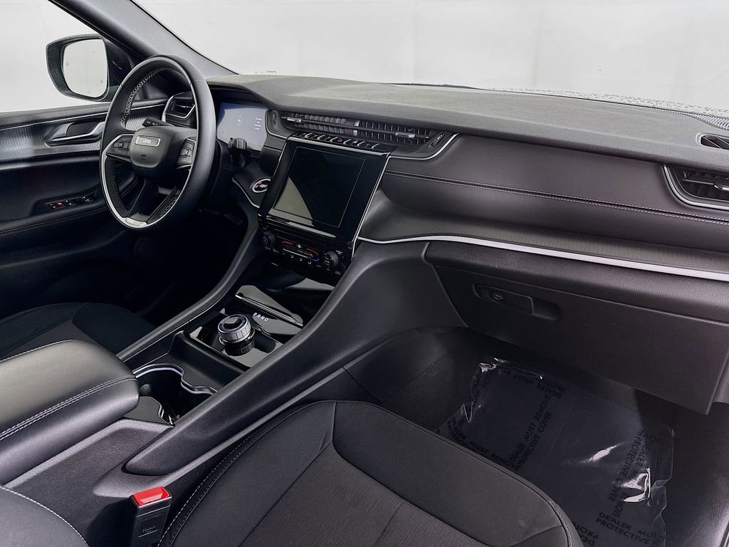 Certified 2025 Jeep Grand Cherokee L Laredo image 39