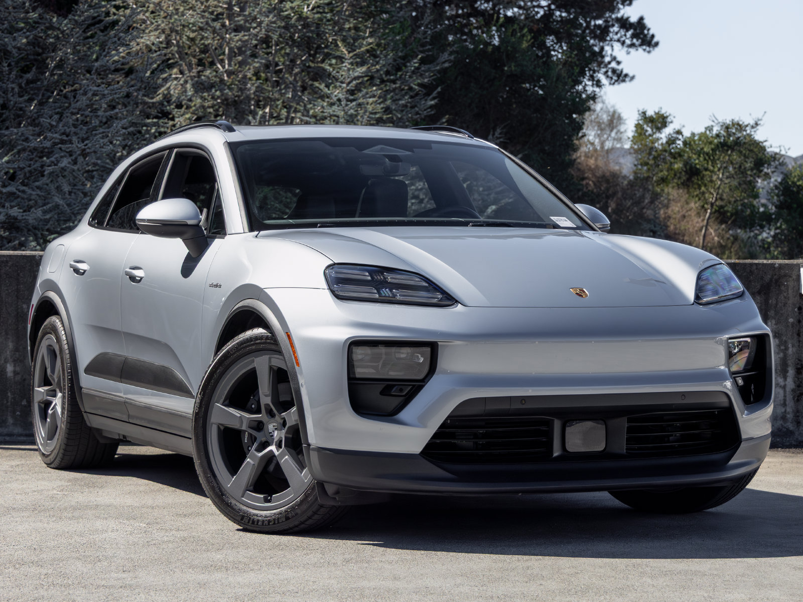 Certified 2025 Porsche Macan Electric RWD image 6