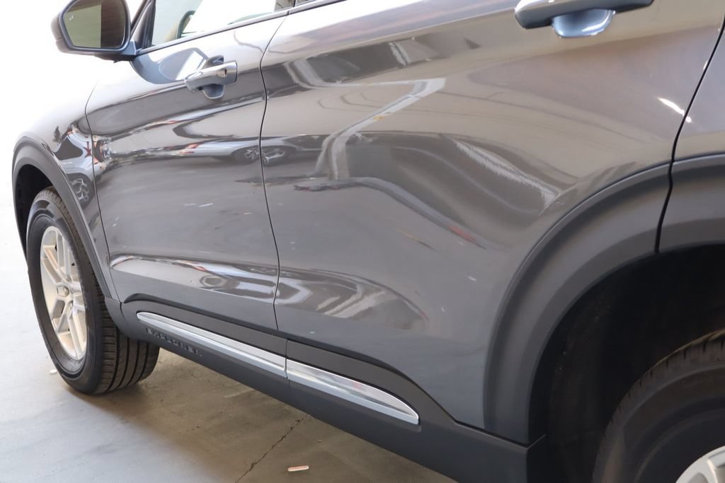 Used 2025 Ford Explorer Active AWD/4WD image 16