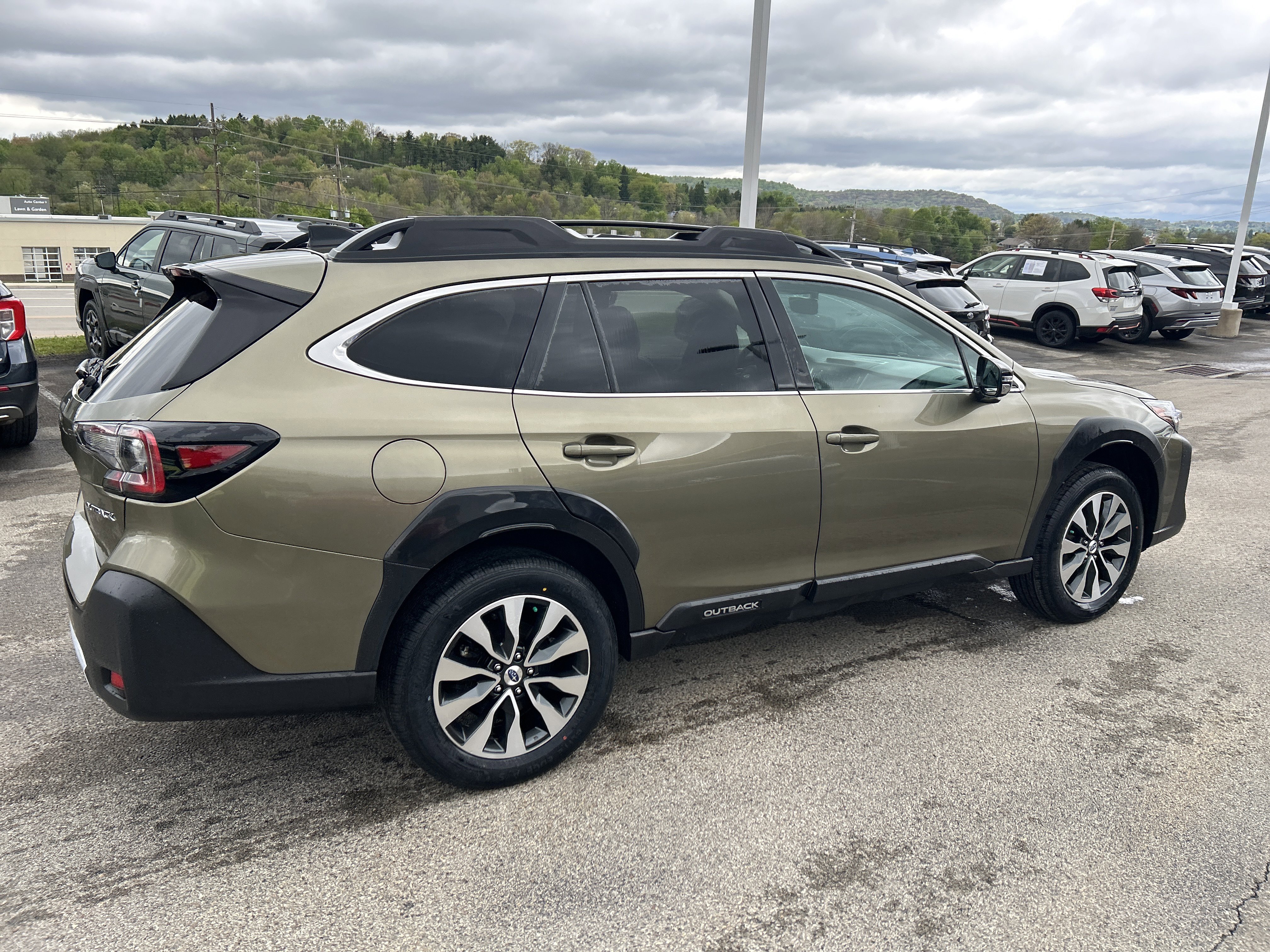 Used 2024 Subaru Outback Limited AWD/4WD image 6