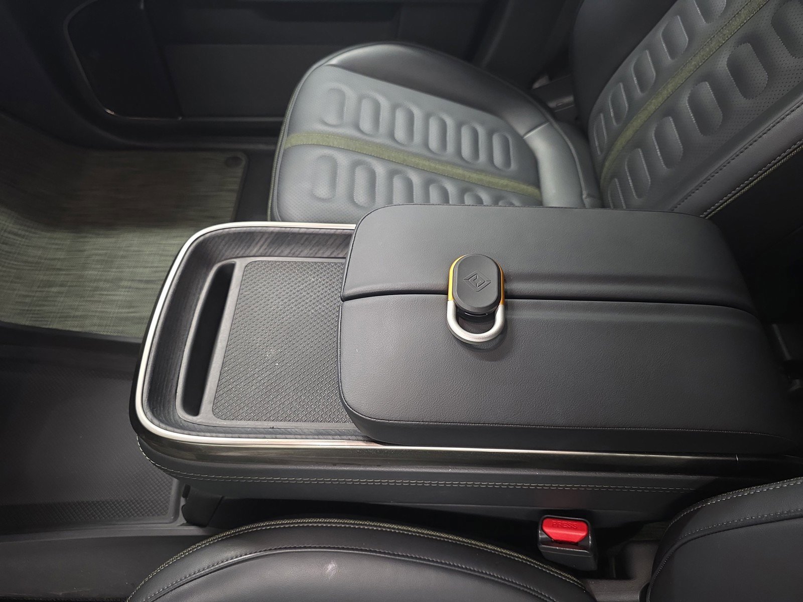 Used 2024 Rivian R1S Adventure AWD/4WD image 31