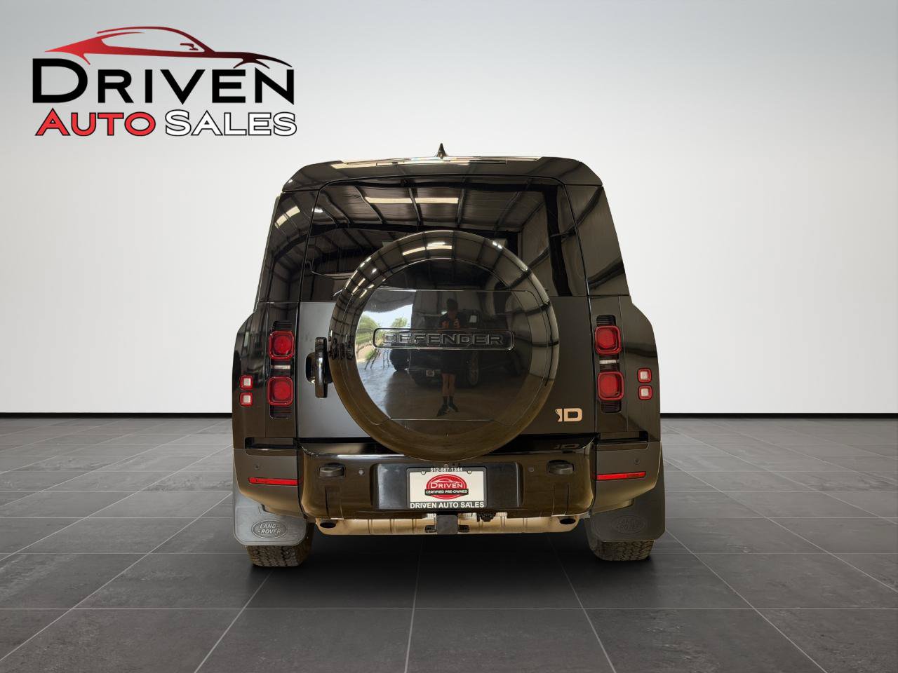 Used 2023 Land Rover Defender 130 SE AWD/4WD image 6