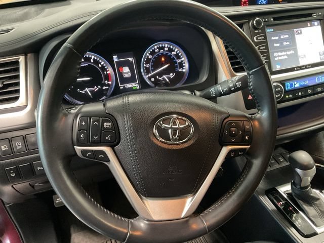 Used 2017 Toyota Highlander Limited AWD/4WD image 12