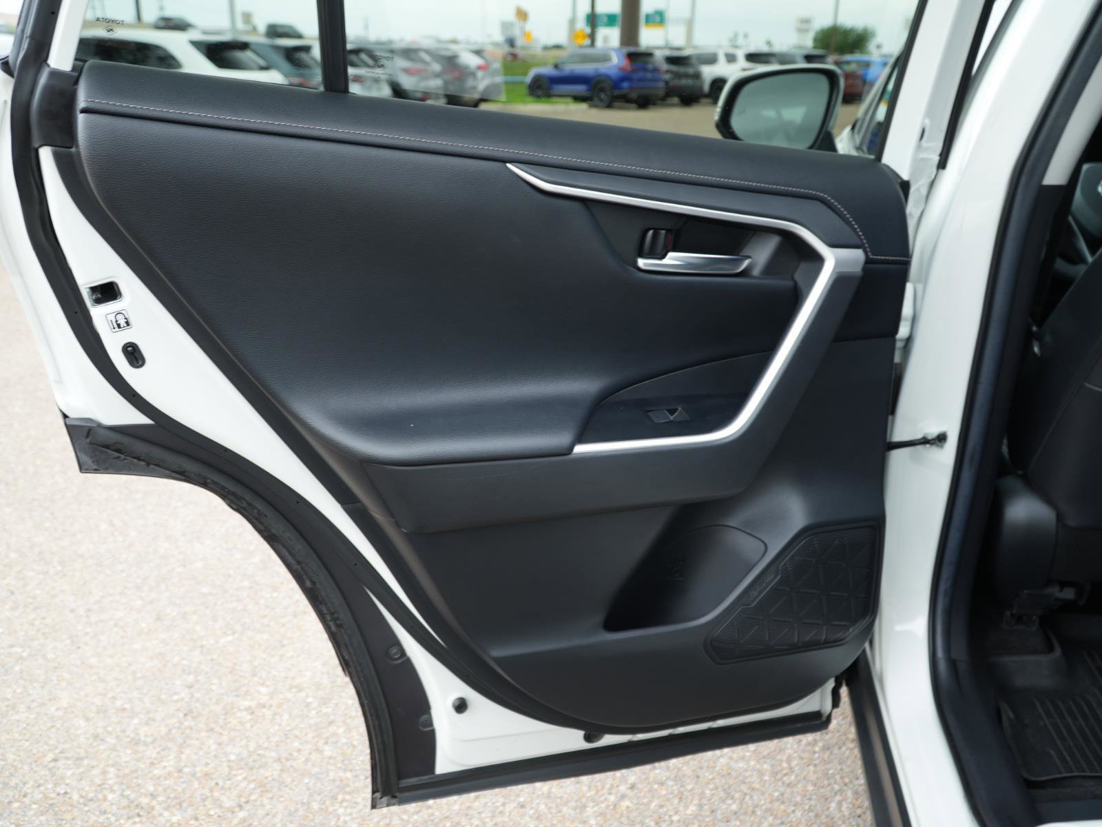 Used 2020 Toyota RAV4 Limited FWD image 17