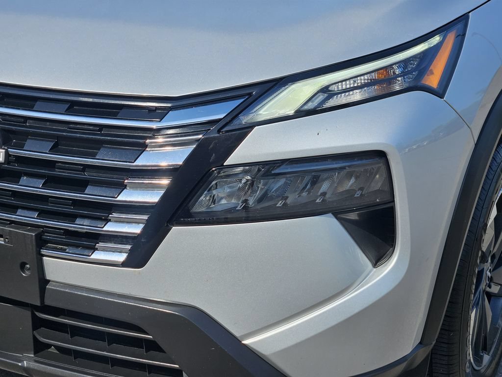 Used 2024 Nissan Rogue SV AWD/4WD image 5