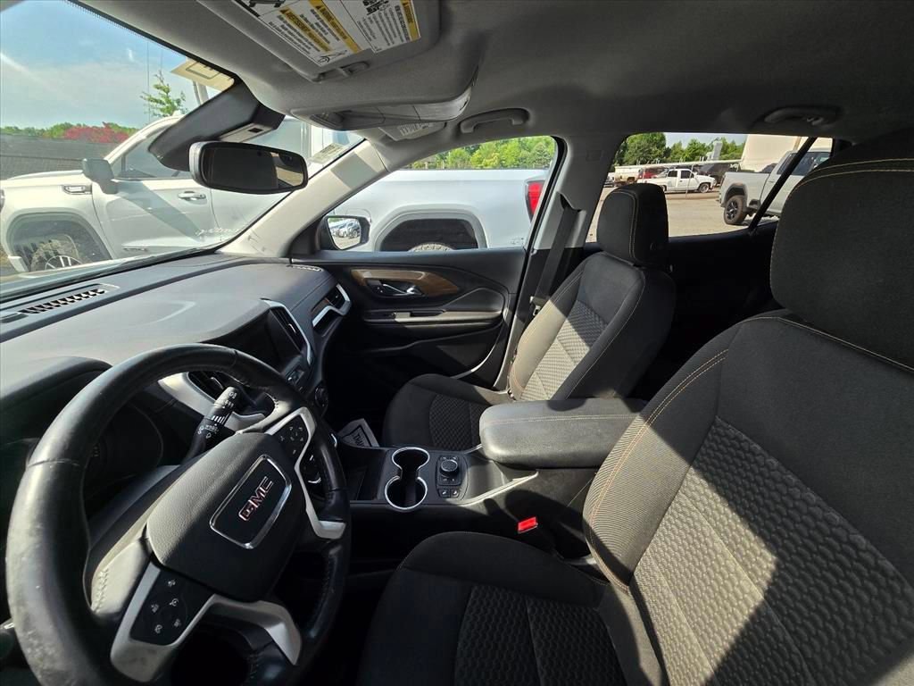 Used 2021 GMC Terrain SLE w/ Driver Convenience Package FWD image 4