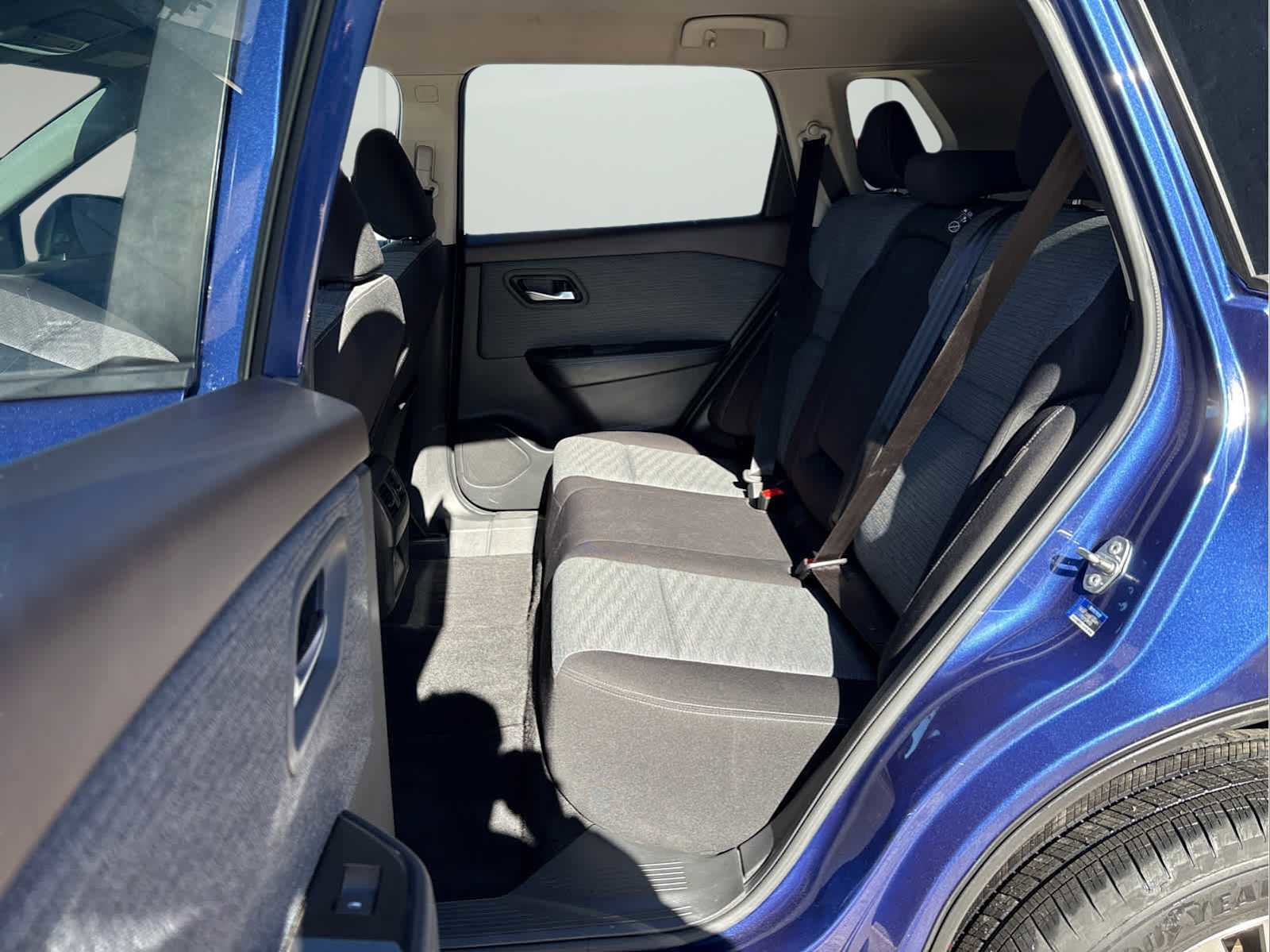 Used 2023 Nissan Rogue SV image 10