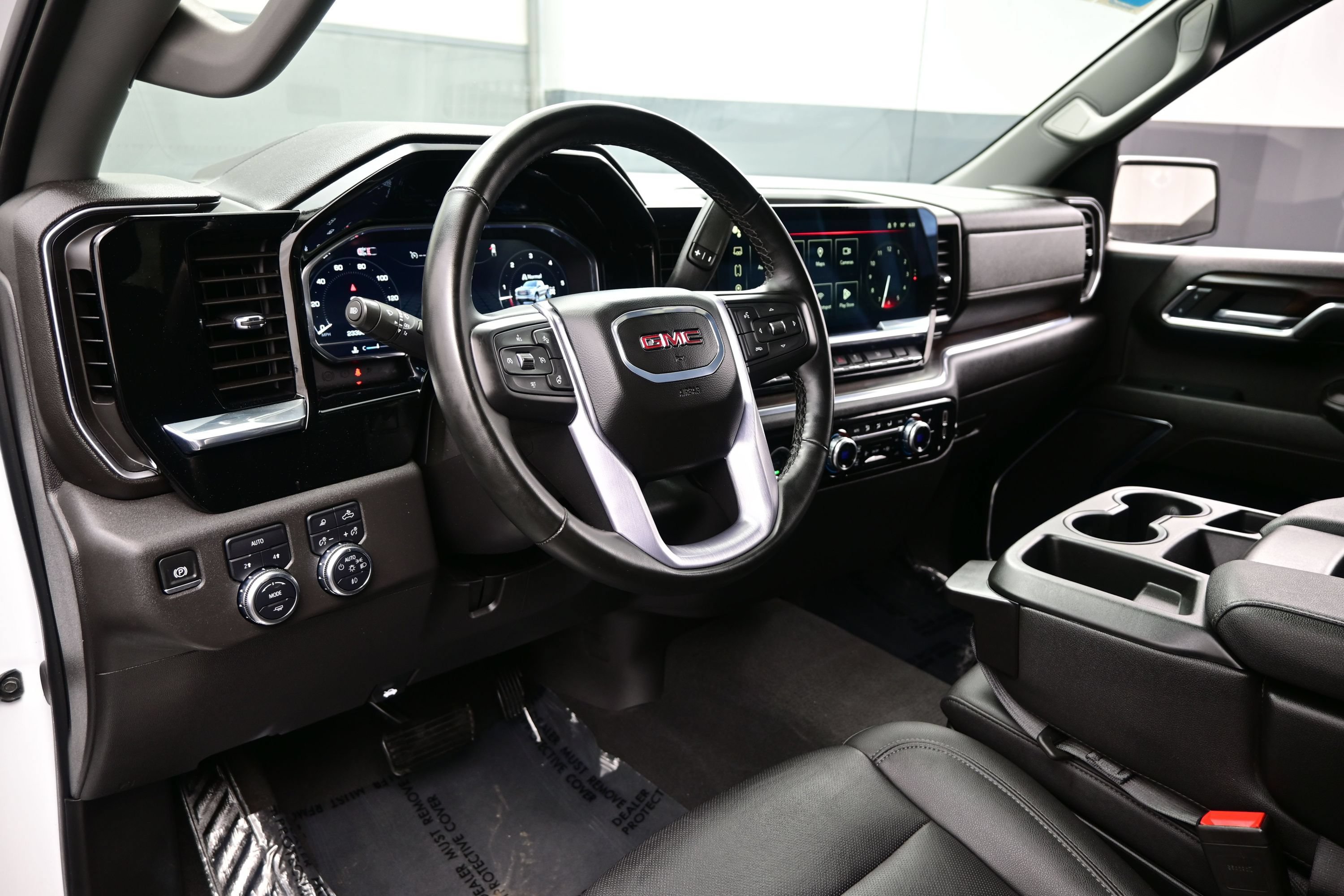 Used 2024 GMC Sierra 1500 SLT AWD/4WD image 16