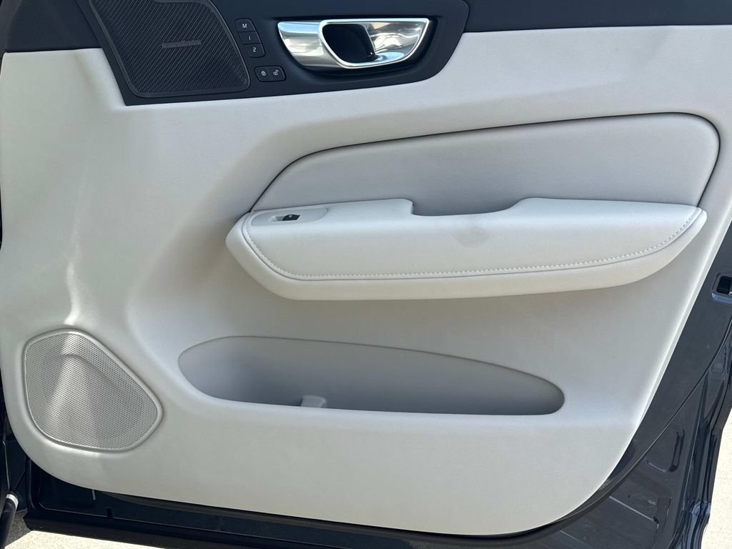 New 2026 Volvo XC60 T8 Ultra w/ Protection Package Premier AWD/4WD image 18