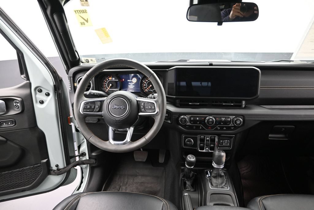 Used 2024 Jeep Wrangler Unlimited Sahara w/ Safety Group AWD/4WD image 18