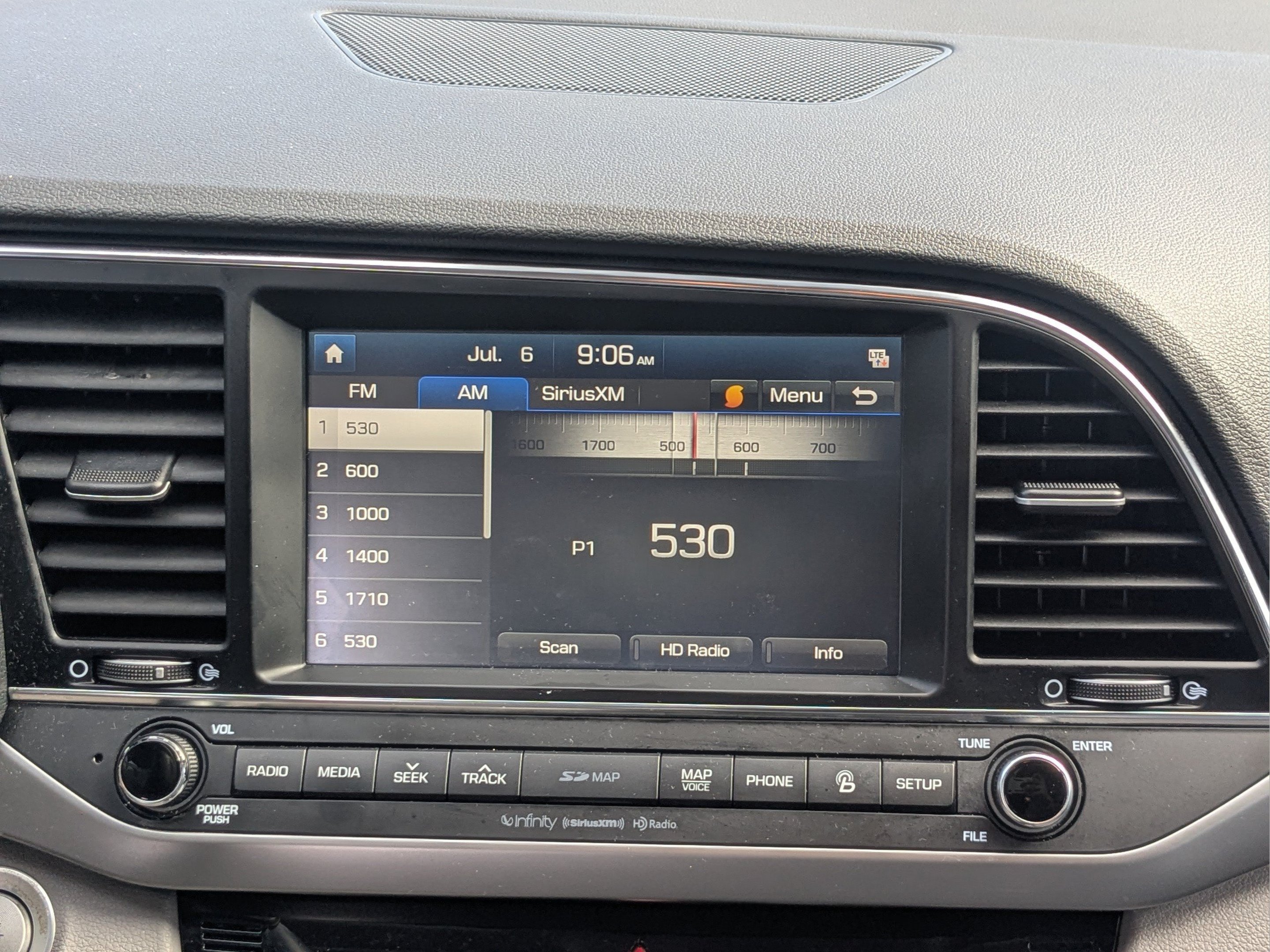 Used 2017 Hyundai Elantra Limited w/ Limited Tech Package 04 FWD image 14
