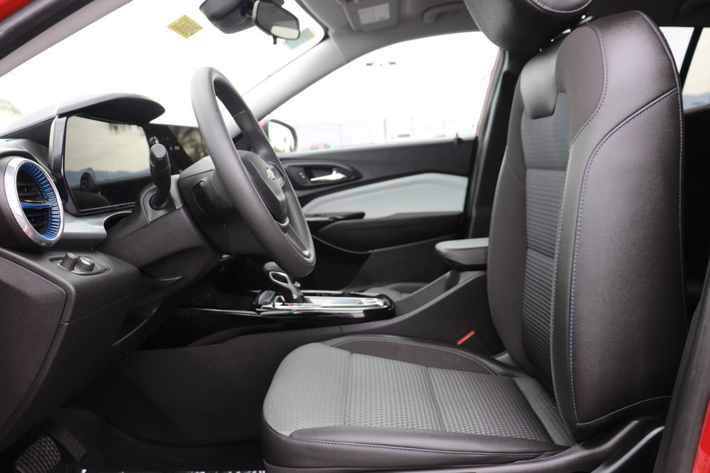 Used 2026 Chevrolet Trax LT FWD image 12